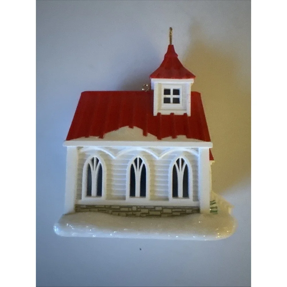 Hallmark Candlelight Service‎ Church Ornament Magic Light Red Roof 2017